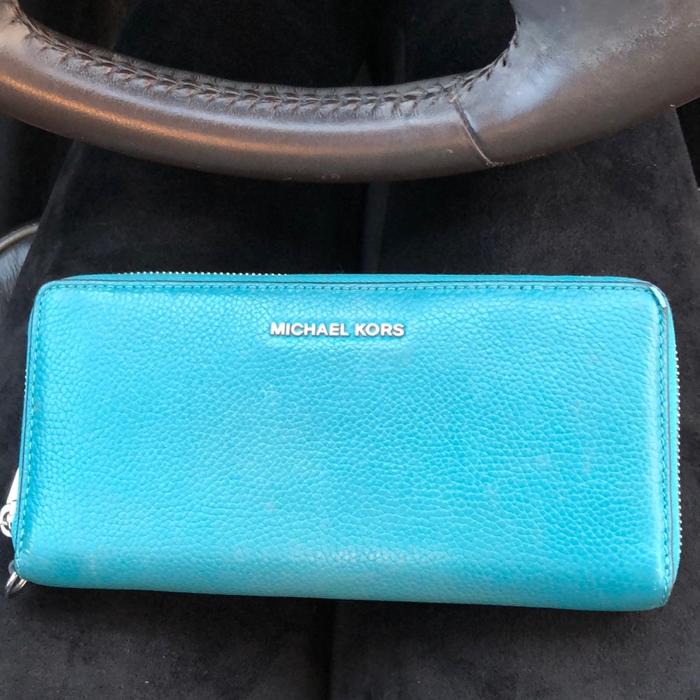 Michael Kors Turquoise wallet